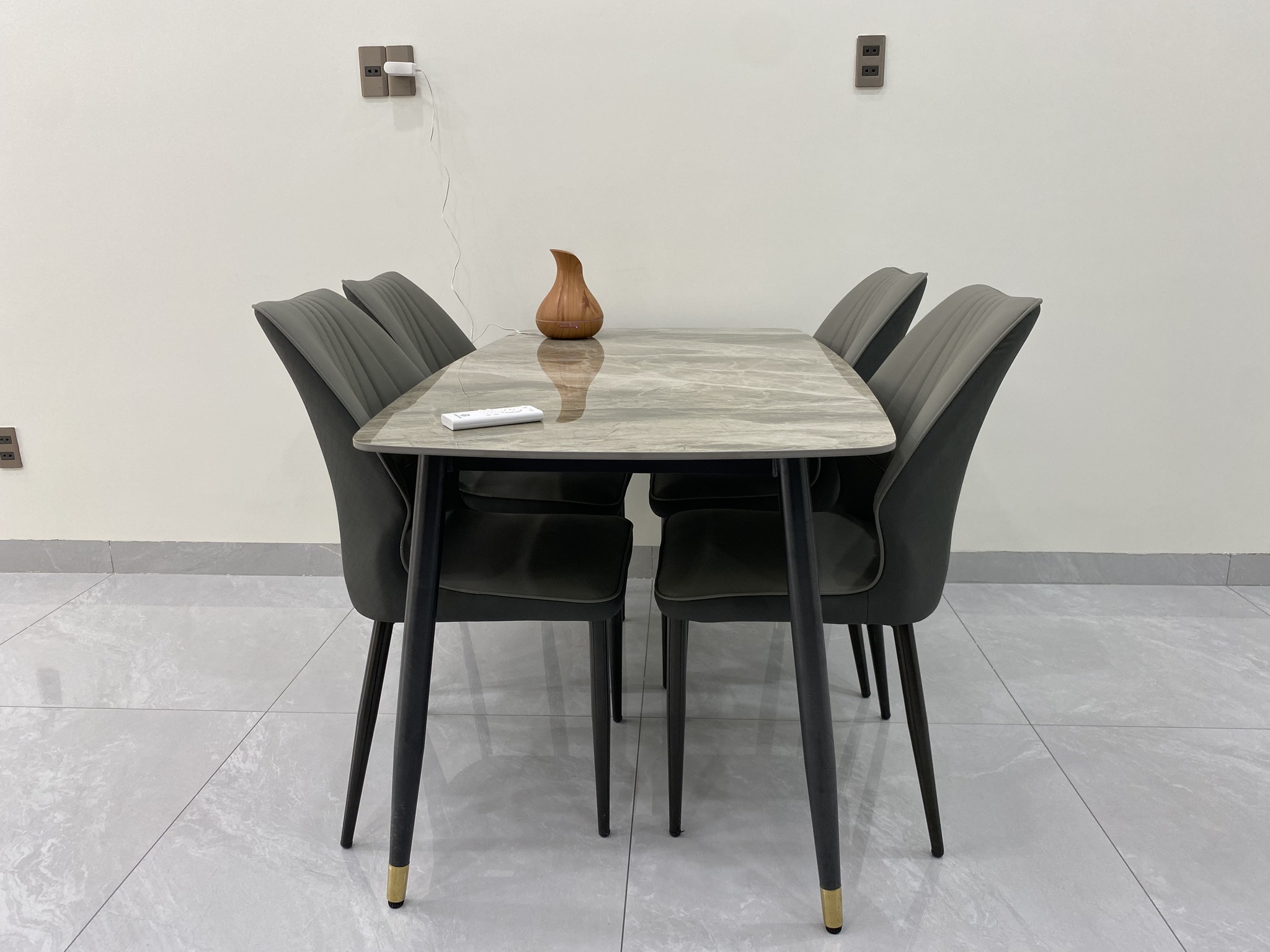 bàn ăn nhà phố Ecolakes C3-25